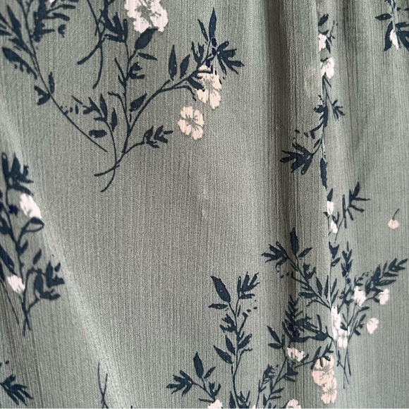 Gentle fawn / floral light weight long sleeve blouse with slip - Picture 4 of 10